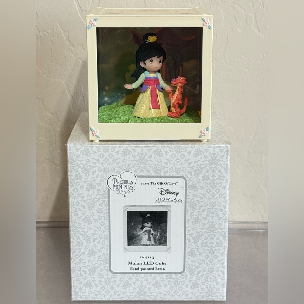 Precious Moments Disney Showcase Mulan LED Cube 164113 Changes Colors (SB1218)